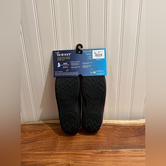 NWT✨Isotoner Memory Foam Slippers - Picture 6 of 14